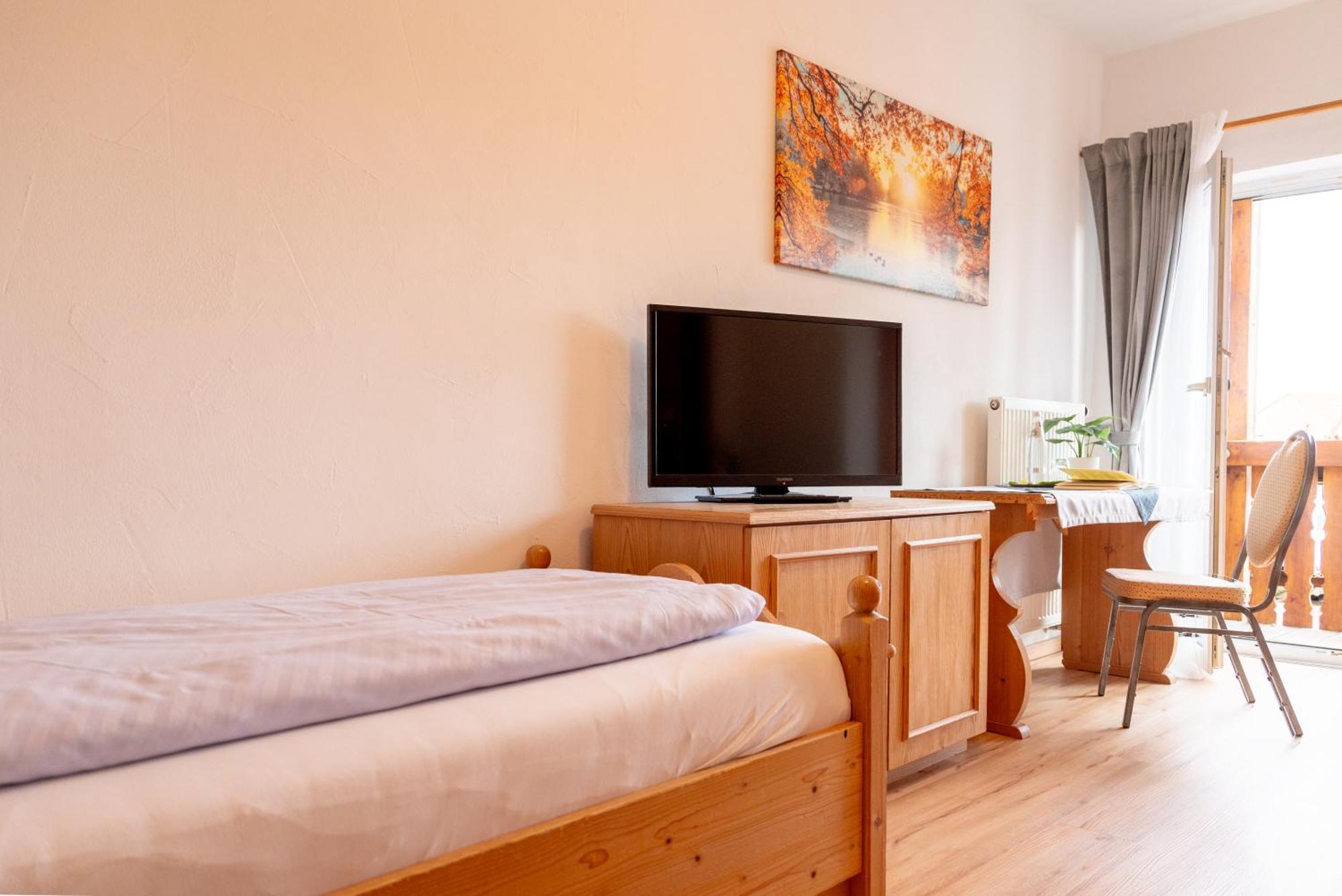 Hotel Gruener Baum Kulsheim Esterno foto