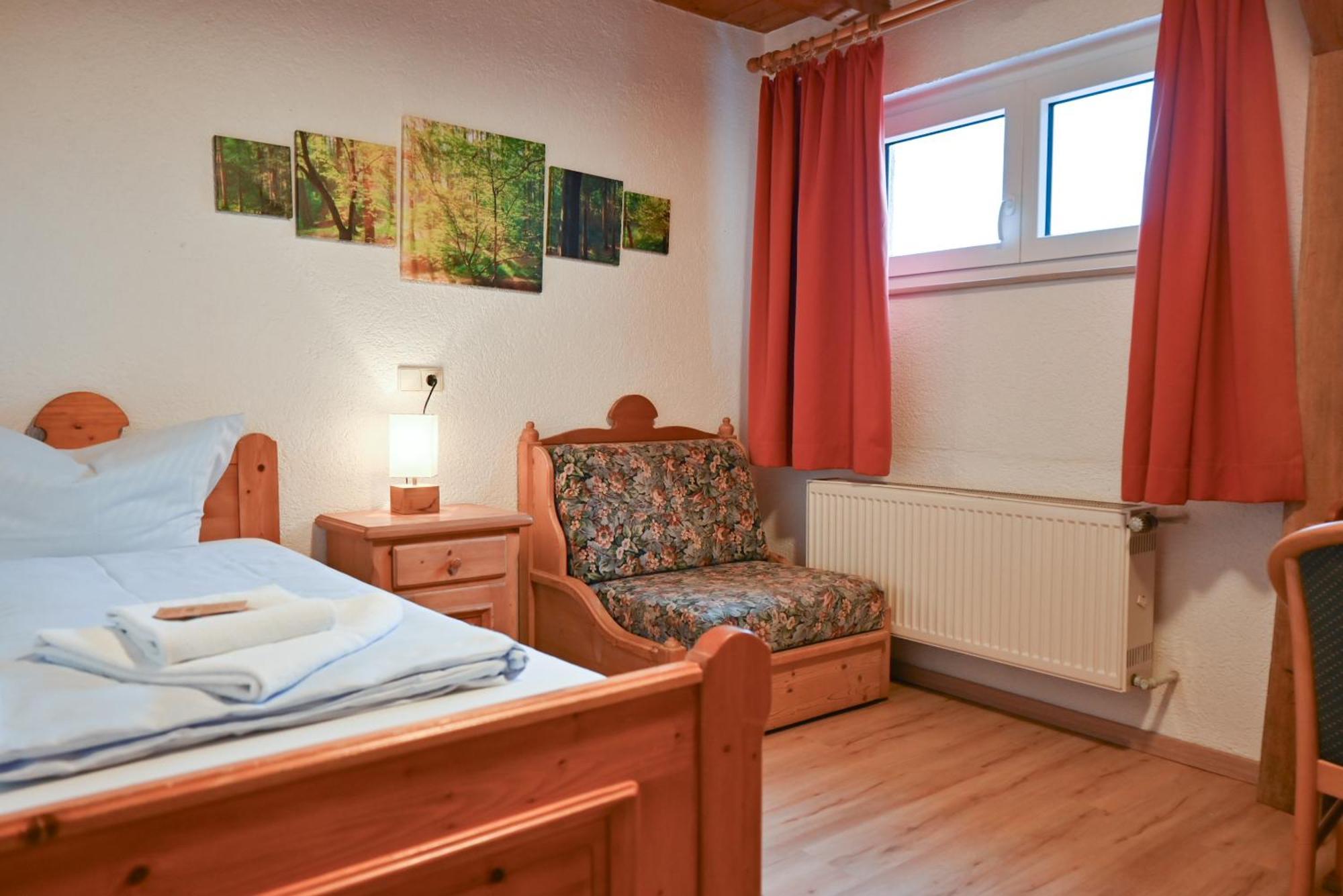 Hotel Gruener Baum Kulsheim Esterno foto