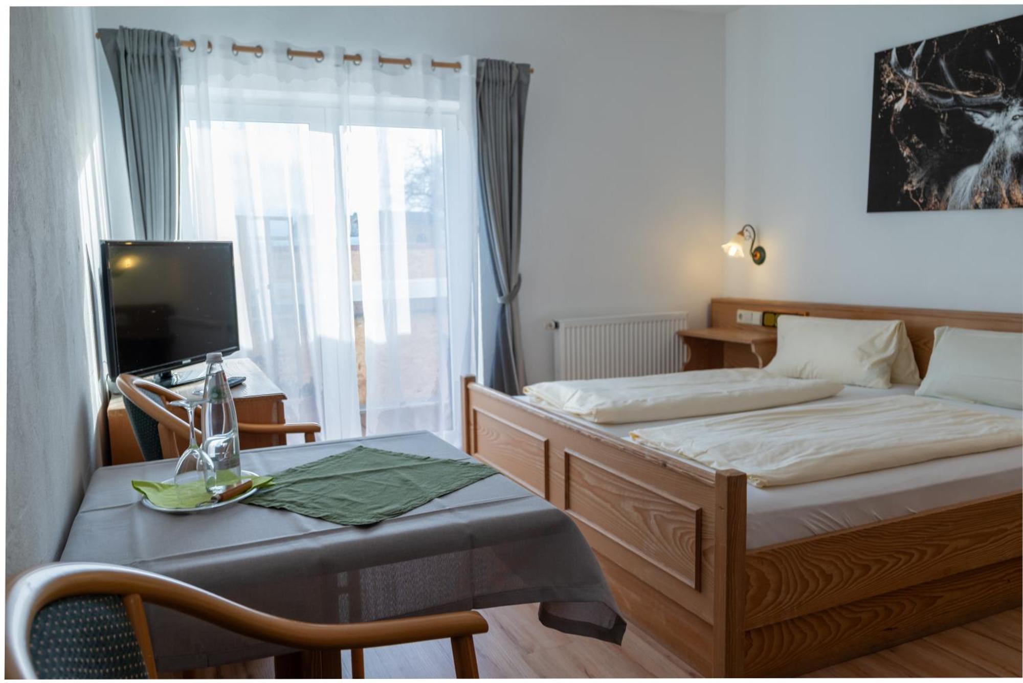 Hotel Gruener Baum Kulsheim Esterno foto